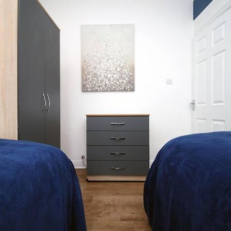 Holiday House For 7 Guests, Free Wi-Fi & Self Check-In Explore Newport Villa Esterno foto