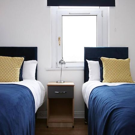 Holiday House For 7 Guests, Free Wi-Fi & Self Check-In Explore Newport Villa Esterno foto
