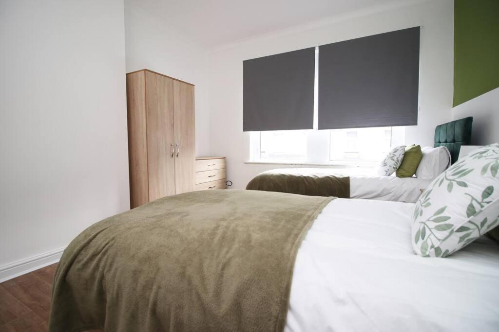 Holiday House For 7 Guests, Free Wi-Fi & Self Check-In Explore Newport Villa Esterno foto