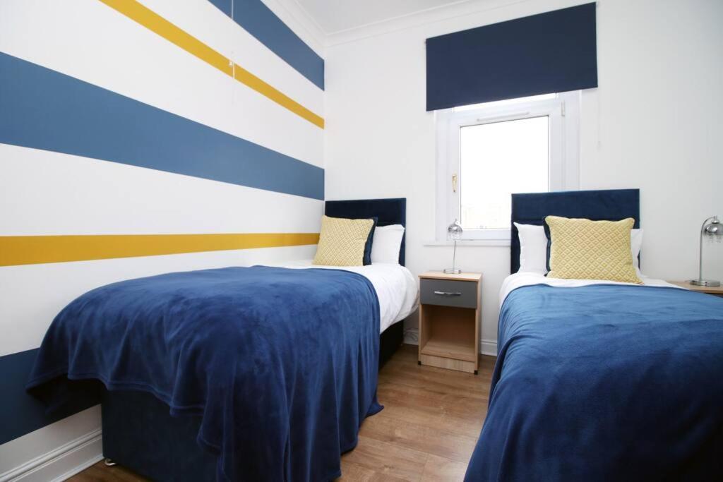 Holiday House For 7 Guests, Free Wi-Fi & Self Check-In Explore Newport Villa Esterno foto